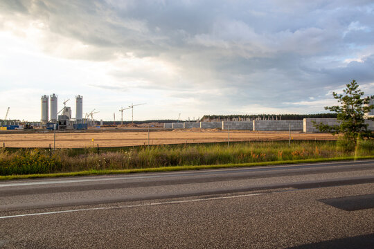 Tesla Gigafactory Baustelle Berlin - Fabrik in Gr&uuml;neheide in Brandenburg
