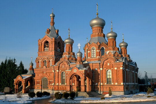 Holy Cross Church in the village Darna (1895). Moscow region (2013).