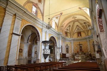 Fototapeta na wymiar Nef de l'église Santa Maria de Lumio, Corse