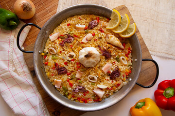 Paella with chipirones and garlic