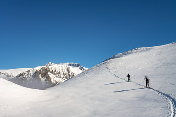 Fototapeta na wymiar Alpes, ski de randonnée