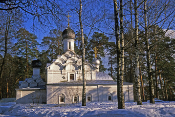 Fototapeta na wymiar Church of Michael Arkhangel in the village Arkhangelskoe (1667). Moscow region (2007).