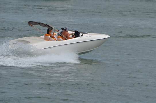 High-end runabout motorboat