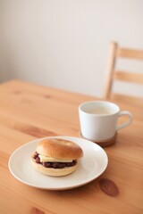 コーヒーとベーグルのモーニング