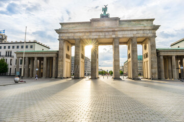 Fototapeta premium Berlin - Brandenburg Gate at sunrise, Germany