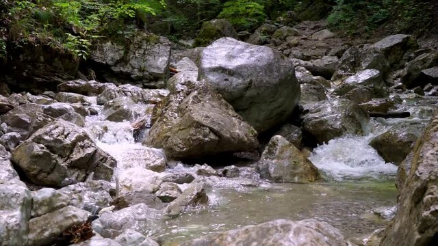 Wanderung zu den Lainbach Wasserf&auml;llen  bei Kochel am See Oberbayern Deutschland.