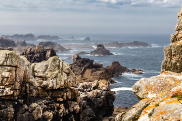 Fototapeta na wymiar rocky coast of the island of Ouessant, off Brittany