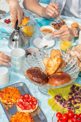 Une table bien garnie