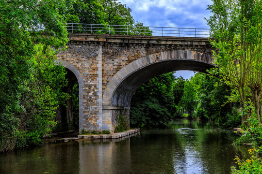 Image of a stone bridge over  the Eure River in Central France.