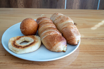 traditional colombian cheese breads for breakfast