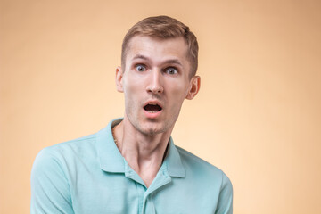 Obraz premium A man with bulging eyes is very surprised