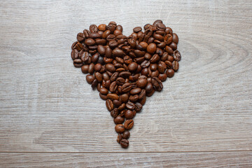 Granos de cafe en  forma de corazón