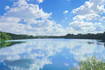 Blick auf den Sennesee im Sommer zwischen Hövelhof (Kreis Paderborn) und Schloß Holte-Stukenbrock (Kreis Gütersloh) in Ostwestfalen-Lippe