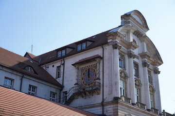 Fototapeta na wymiar Historisches Gebäude mit großer Uhr in Poznan
