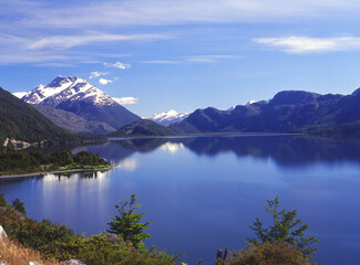 Fototapeta na wymiar Carretera Austral Sur De Chile Sudamérica Lago Cisne 
