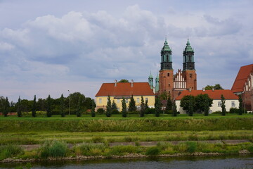 Warthe und Dominsel mit Posener Dom bei Sonnenschein