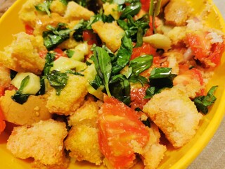 Toscana, panzanella piatto tipico estivo 