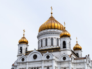 Fototapeta na wymiar view of cupola of Cathedral of Christ the Saviour in Moscow city on cloudy summer day