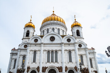 Fototapeta premium North facade of Cathedral of Christ the Saviour in Moscow city on cloudy summer day