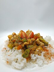 
excellent white rice with chicken and vegetables