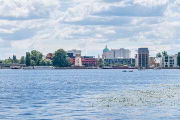 Obraz premium Tiefer Lake with the quay of the Schiffbauergasse in Potsdam, Germany
