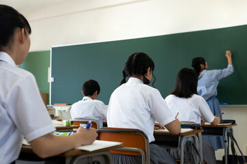 中学生の授業風景