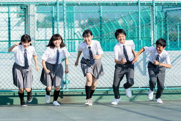 屋上の中学生