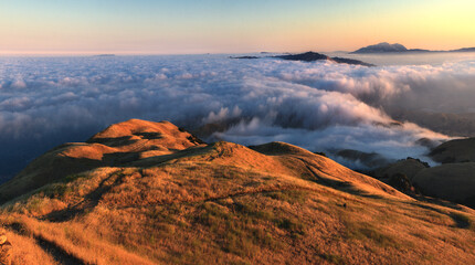 Fototapeta na wymiar Mission Peak Sunrise with Morning Clouds