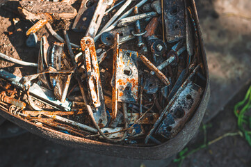Sorting metal for recycling and recycling