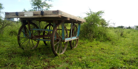 Fototapeta na wymiar old wooden cart