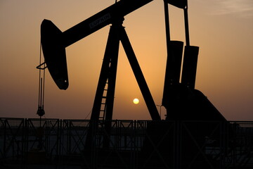 Extraction of crude oil in gulf, primary source of economy