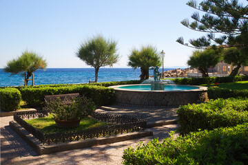 Glimpse with panoramic sea views