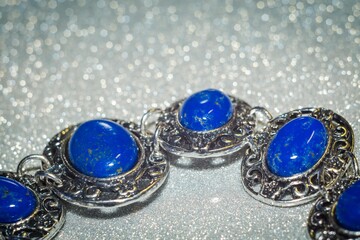 Silver bracelet with lapis lazuli
