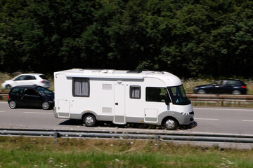 Fototapeta na wymiar Camping car sur la route des vacances en France