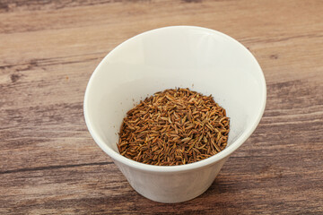 Dry zeera seeds in the bowl