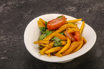 Salad with mango and chicken