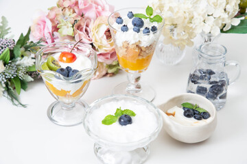 たくさんのフルーツパフェやデザート