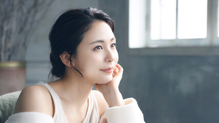 女性の美容イメージ　スキンケア