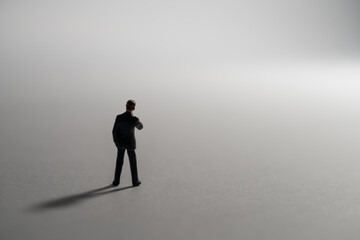 Fototapeta premium 悩むビジネスマン