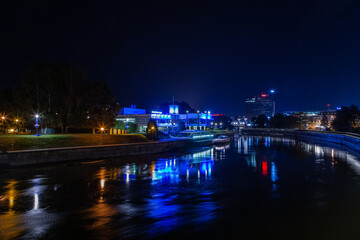 Fototapeta na wymiar streets and buildingsin the Tartu at night 