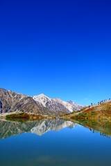 中部山岳国立公園。北アルプス、八方池より白馬岳を望む。長野、日本。10月上旬。