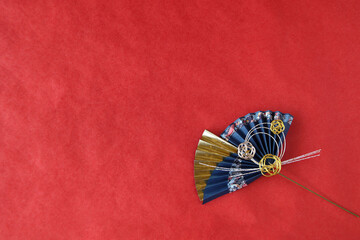 日本の正月　水引飾りのついた紺の扇
