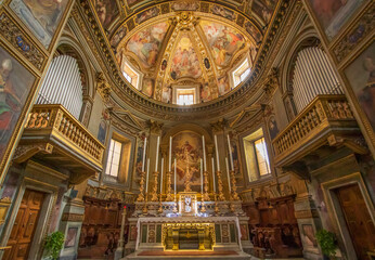 Fototapeta na wymiar Rome, Italy - home of the Vatican and main center of Catholicism, Rome displays dozens of historical, wonderful churches. Here in particular the San Marcello al Corso basilica 