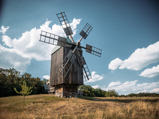 Fototapeta na wymiar The traditional ukrainian wooden wind mill in the Pirogovo historical museum, Kiev, Ukraine