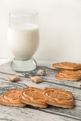 glass of milk and cookies
