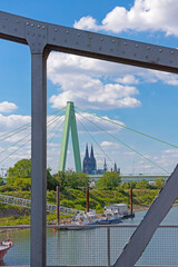 Blick von der Deutzer Drehbrücke 