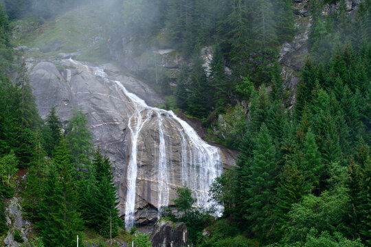 Mölltaler Gletscher Wasserfall in Österreich
