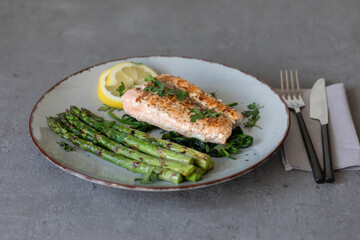grilled salmon with green asparagus