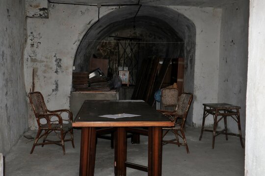 Calitri - Ufficio abbandonato del centro storico