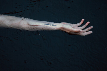 Fototapeta na wymiar Hand in the water